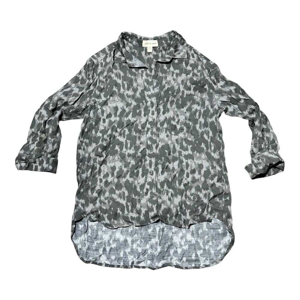 Cloth & Stone Women's‎ M Gray Animal Print Button-Up Blouse